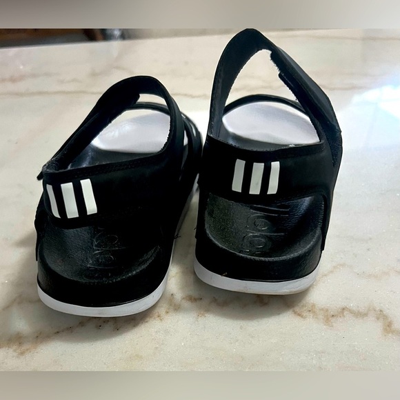 Adidas Women’s 6 Adilette Casual Sandals Black Colorblock Adjustable Strap - Picture 4 of 8